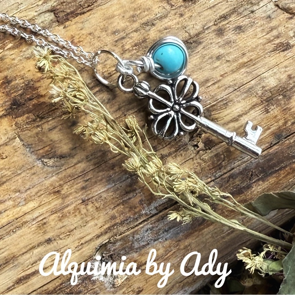 Alquimia Silver and Turquoise 925 charms necklace